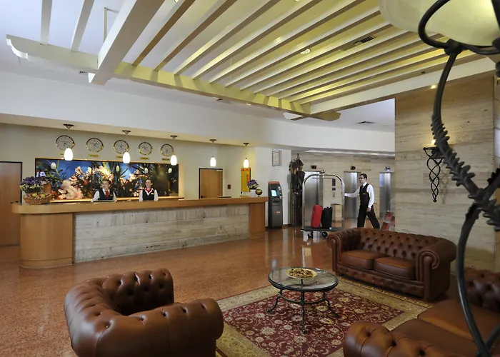 罗格纳地拉那酒店 5* 地拉那