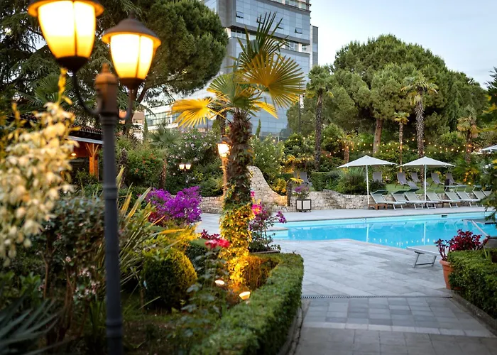 罗格纳地拉那酒店 酒店 地拉那