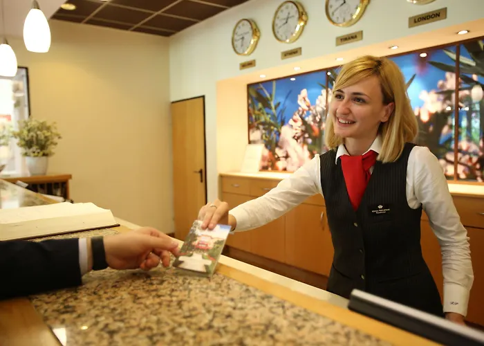 罗格纳地拉那酒店 酒店 地拉那