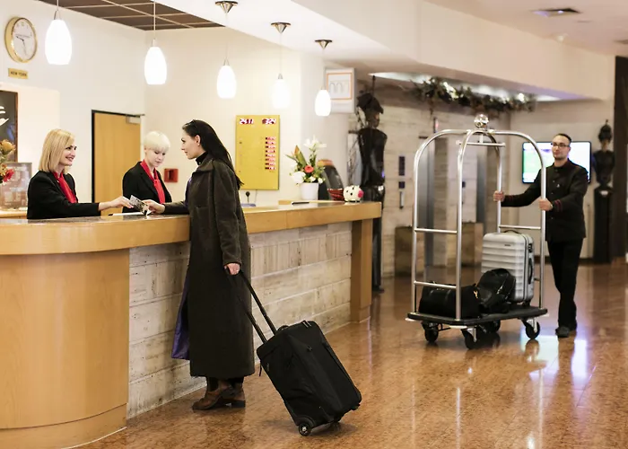 罗格纳地拉那酒店 酒店 地拉那