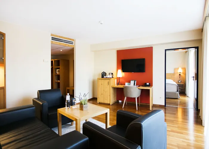 罗格纳地拉那酒店 5* 地拉那